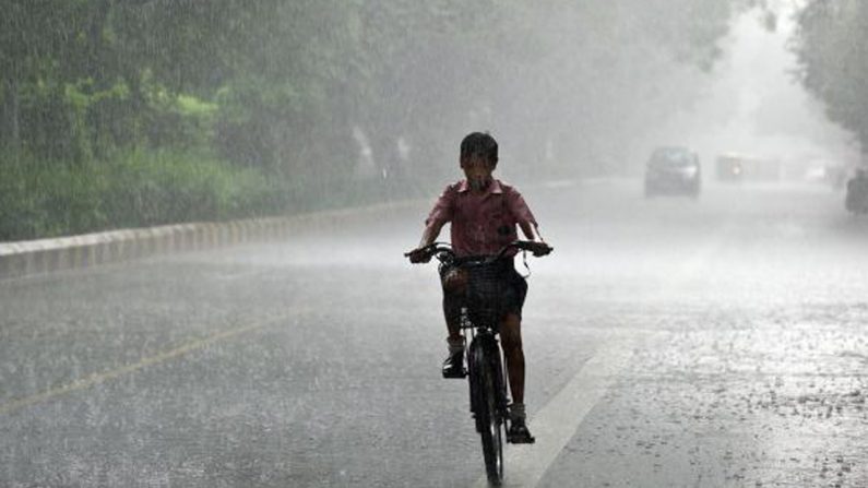 Karnataka Weather: ಕರ್ನಾಟಕದಲ್ಲಿ ಹೆಚ್ಚಾಗಲಿದೆ ಮಳೆ ಅಬ್ಬರ; ಮುಂದಿನ ಎರಡು ದಿನಗಳ ಕಾಲ ಬಹುತೇಕ ಕಡೆ ಭಾರೀ ಮಳೆಯ ನಿರೀಕ್ಷೆ
