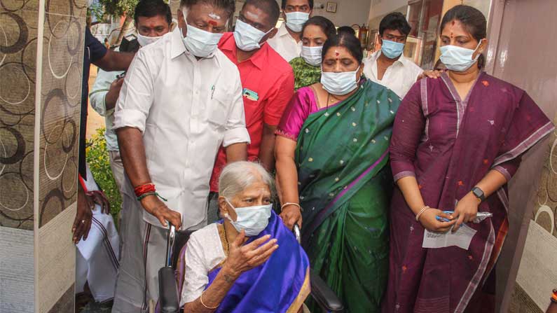 O Panneerselvam with his family