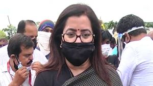 ಪ್ರತ್ಯೇಕ ಪಕ್ಷ ಕಟ್ತಾರಾ ಸುಮಲತಾ ಅಂಬರೀಷ್?​; ಅಭಿಮಾನಿಗಳಿಂದ ಹೆಚ್ಚಾಯ್ತು ಒತ್ತಾಯ