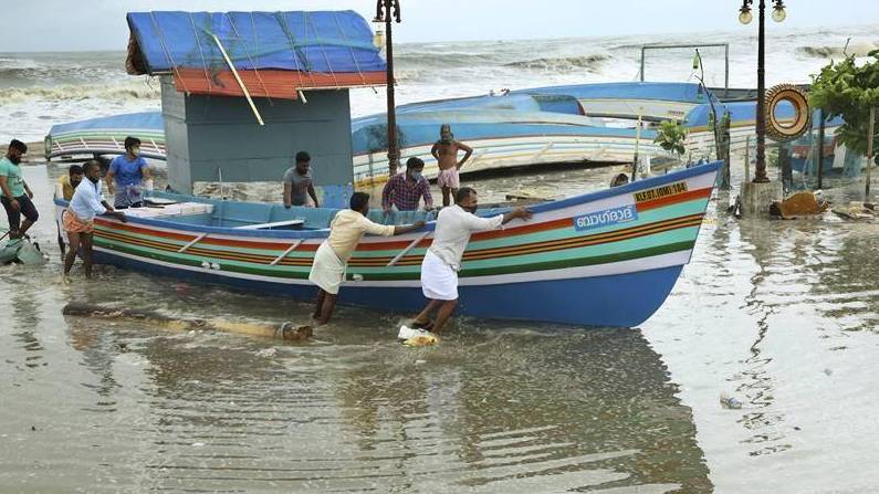 Cyclone Tauktae Photos