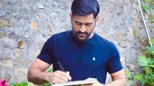 MS Dhoni: ನೋಡುಗರ ಕಣ್ಣು ಕುಕ್ಕುತ್ತಿದೆ ಧೋನಿಯ ಹೊಸ ಲುಕ್! ಮೀಸೆ ತಿರುವಿ ಸಾಮಾಜಿಕ ಅರಿವು ಮೂಡಿಸಿದ ಮಹೀ