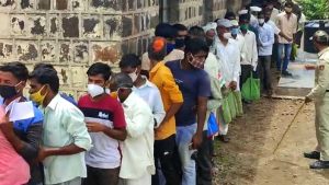 ಬಿತ್ತನೆ ಬೀಜಕ್ಕಾಗಿ ಮುಗಿಬಿದ್ದ ಬೆಳಗಾವಿ ರೈತರಿಗೆ ಲಾಠಿ ಏಟು