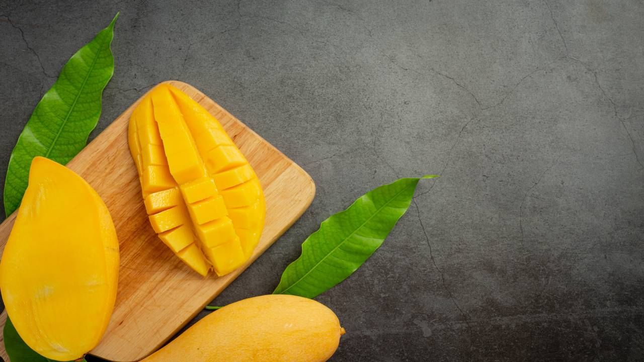 do-you-know-what-are-the-problems-with-eating-mango-after-dinner-here