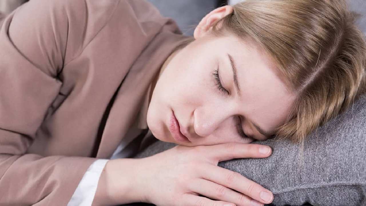 Do you sleep with your phone under your pillow? Beware of danger