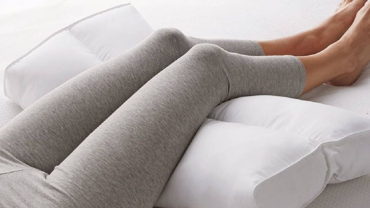 Sleeping with Pillow Between Your Legs what are the Benefits, How to