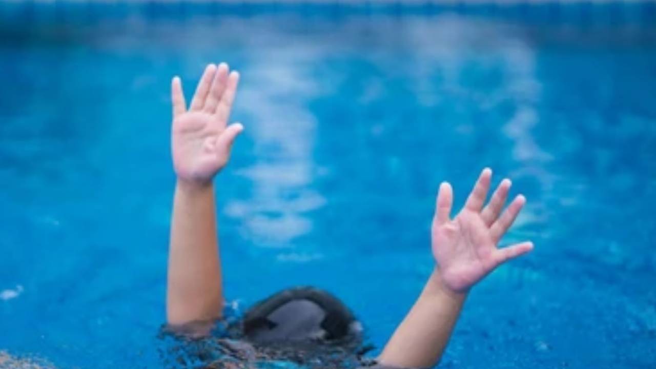 Bengaluru: Two boys have died after drowning in a swimming pool | ಬೆಂಗಳೂರು: ಸ್ವಿಮ್ಮಿಂಗ್‌ ಪೂಲ್‌ನಲ್ಲಿ ಈಜಲು ಇಳಿದಿದ್ದ ಬಾಲಕರಿಬ್ಬರು ನೀರುಪಾಲು| TV9 Kannada